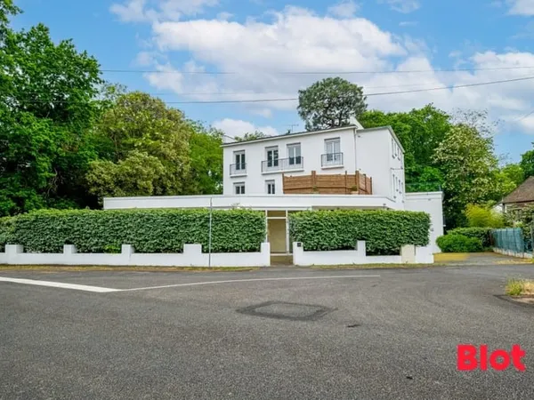 SAINT-BRÉVIN-LES-PINS Rare ensemble immobilier à 400 m de l'océan