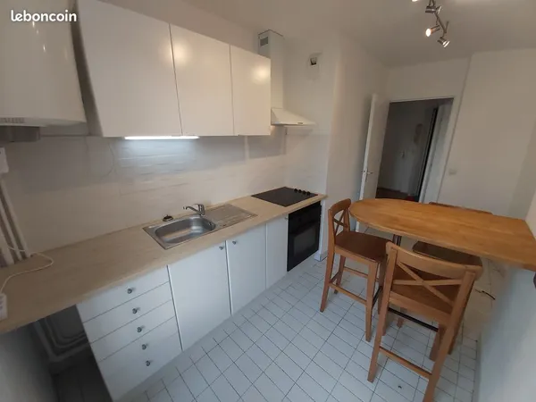 2 PIECES + CUISINE EQUIP de 46M2 + parking