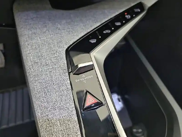 Peugeot 3008 hybrid 136 e-dcs6 — photo 112