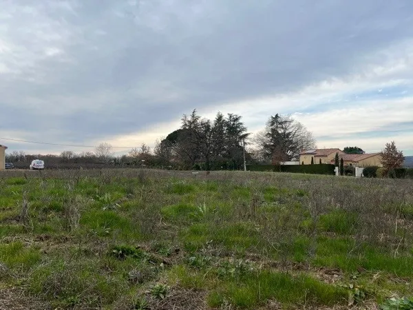 Terrain 657 m²