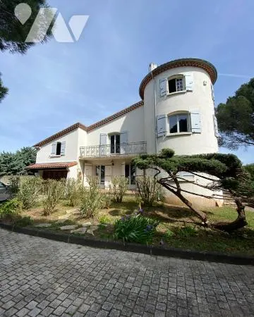 Maison 10 pièces 256 m²