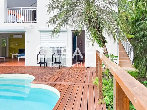 VILLA avec studio indépendant.