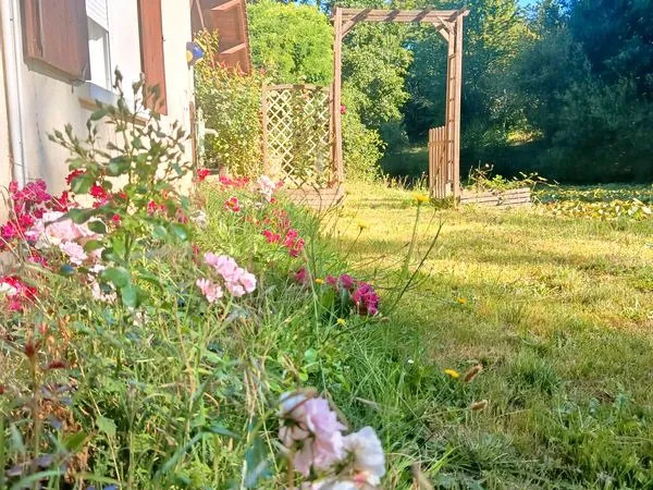 Maison 91m² avec étang, piscine et dépendances