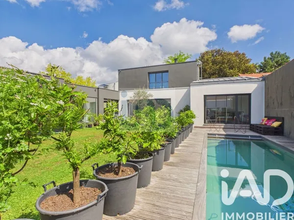 Maison 6 pièces 212 m²