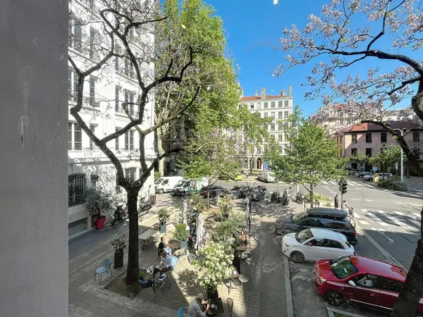 Vends appartement rénové - 56.08 m² - 3 pièces, 2 chambres - Lyon 69006
