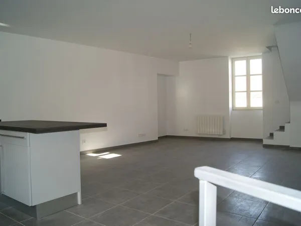 Maison de village plein centre de Sauzet 100m2, garage plus terrasse sur les toits