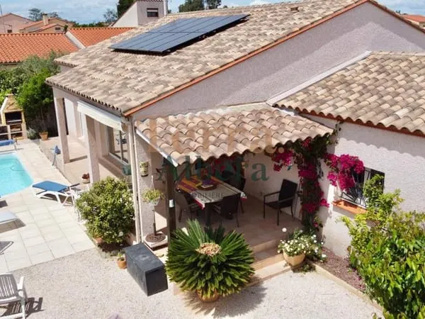 BELLE VILLA DE PLAIN PIED AVEC PISCINE