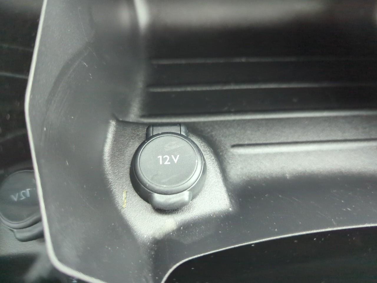 Peugeot 2008 hybrid 145 e-dcs6 allure — photo 26