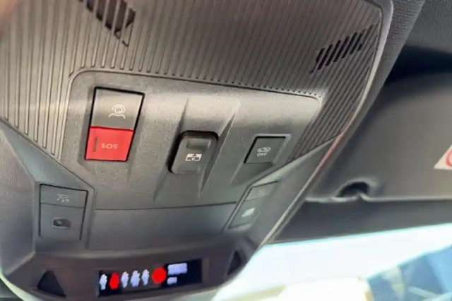 Peugeot 408 electrique 58 kwh 210 ch — photo 24