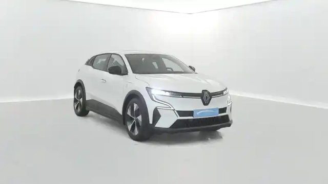 Renault Megane e-tech ev40 130ch standard charge — photo 8