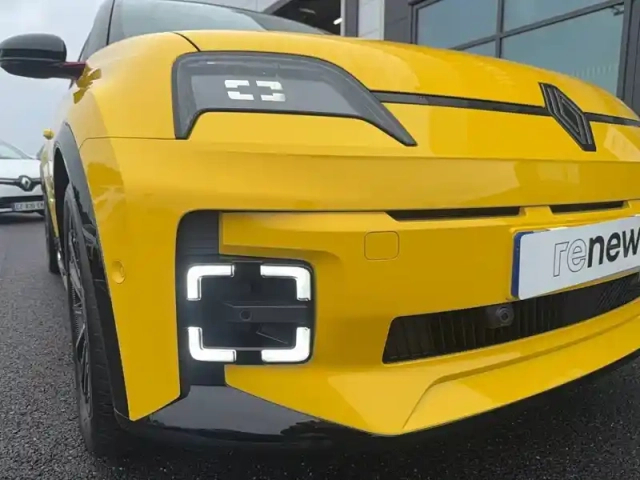 Renault 5 renault  e-tech electrique 10 ch autonomie confort — photo 24