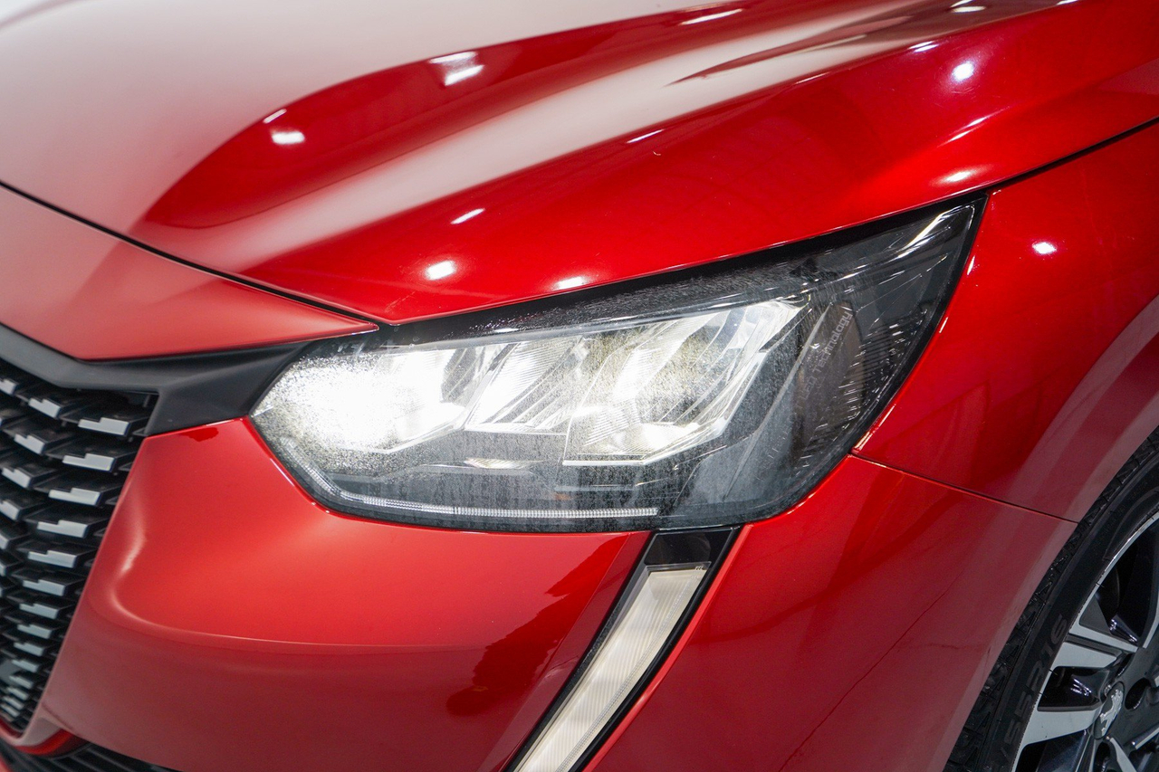 Peugeot 208 — photo 9