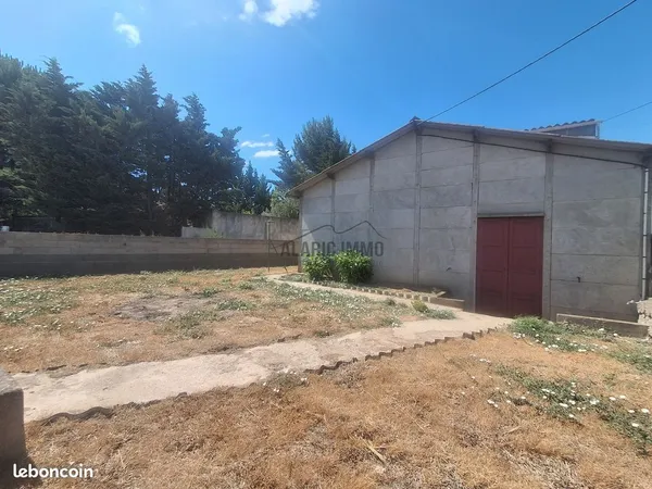 Parking/box 75 m² Moux