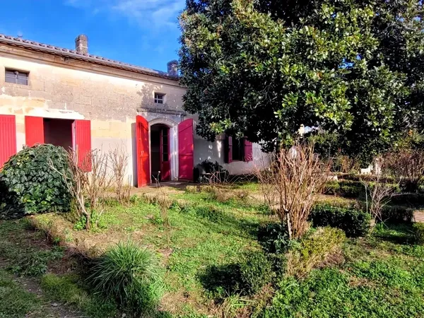 33230 ABZAC - PROPRIETE 5 CHAMBRES GRANGES 2HA TERRAIN