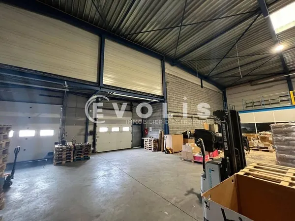 Local d'activité 717 m²