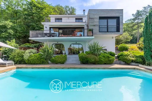 Villa 7 pièces 217 m²