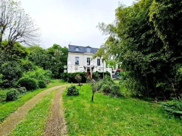 Maison 12 pièces 335 m²