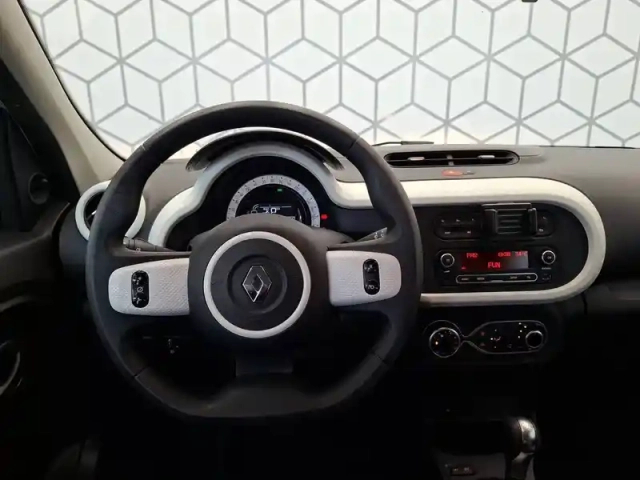 Renault Twingo iii e-tech — photo 27