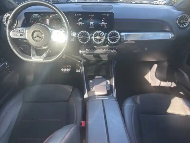 Mercedes Glb 200 d amg line — photo 11