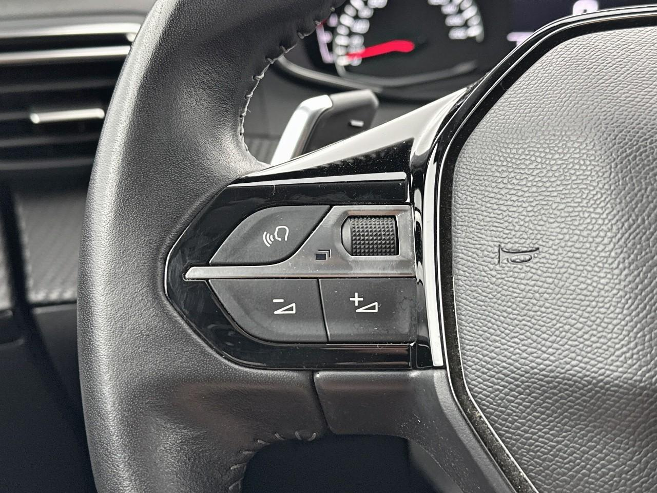 Peugeot 2008 puretech 130 s&s eat8 allure — photo 20