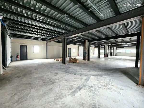 ENTREPOT - LOGISTIQUE 380 m² TOURRETTES