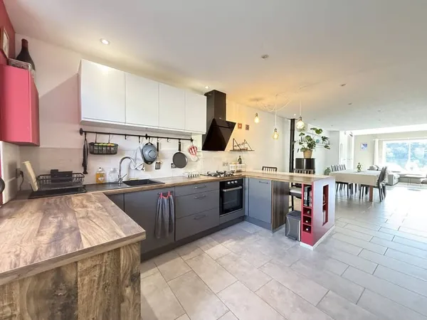 Maison 2 pièces 83 m²