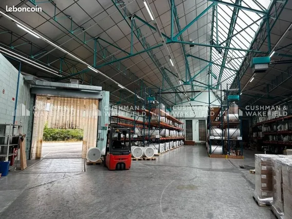Local industriel 7 000 m²