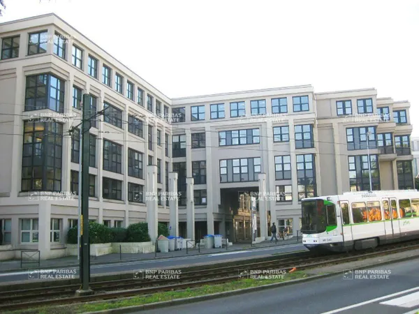 Bureaux 243 m²