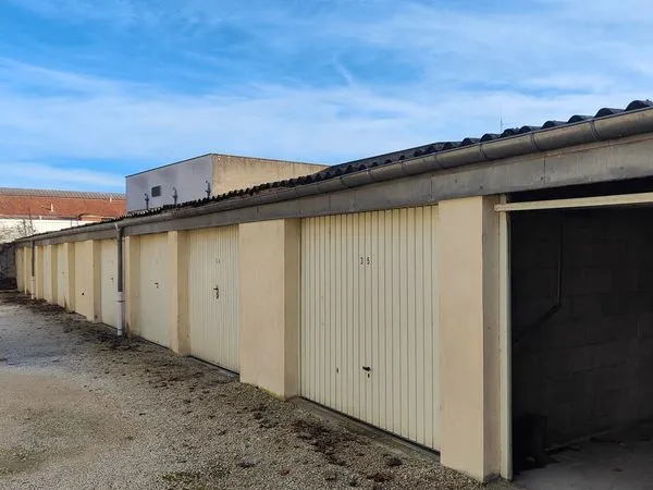 Box de garage à louer