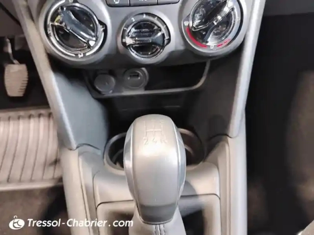 Peugeot 208 puretech 82ch s&amp;s bvm5 signature — photo 5