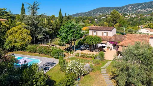 Maison 10 pièces 249 m²