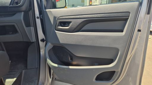 Peugeot Expert VU 2.0 HDi 145 EAT8 - Premium Standard – 2023 – 98000 km – Diesel – Boîte Automatique — photo 37