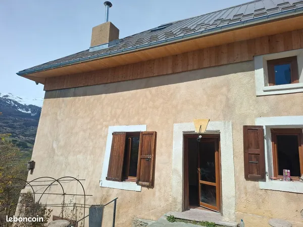 Maison de 210 m² dont 160 m² habitables, au coeur d'un hameau de Montagne