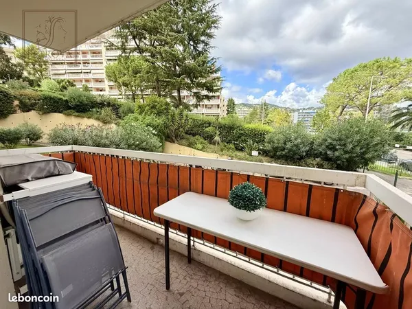 Studio 1 pièce 25 m²