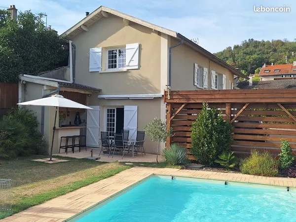 Maison familiale, 189 m² - Grand terrain 1188 m² avec piscine - Beynost centre (01700)