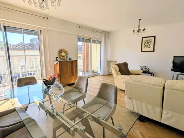 TOULOUSE BONNEFOY. Appartement 3 pièces rénové, deux terrasses, vue dégagée, parking