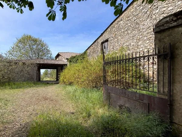 Maison 12 pièces 375 m²