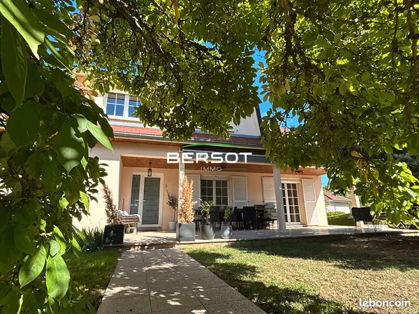 Maison 11 pièces 235 m²