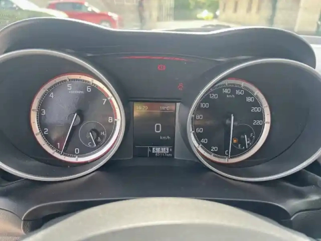 Suzuki Swift 1.2 dualjet hybrid — photo 12
