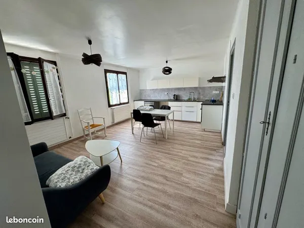 Appartement 94m² - 3 chambres - Centre Divonne - Parking x2 - à rénover