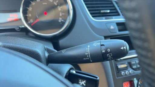 Peugeot 5008 1.6 HDi 115 - Active 7pl – 2014 – 109754 km – Diesel – Boîte Manuelle — photo 7