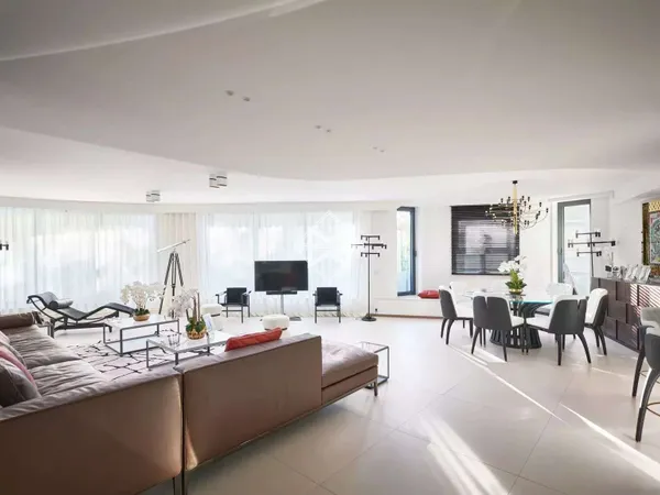 Appartement 4 pièces 171 m²