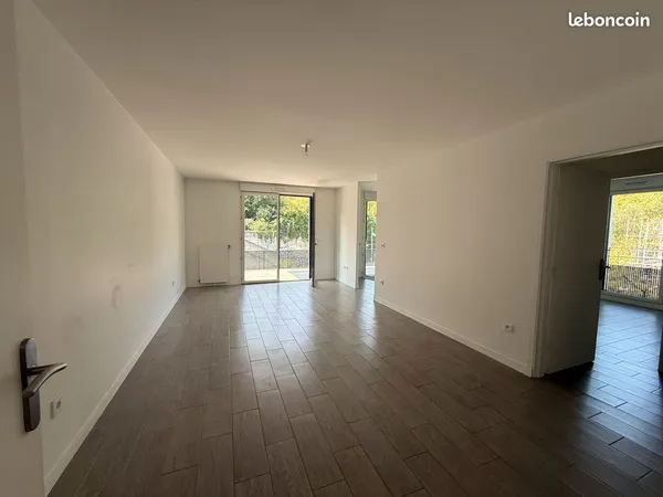 Appartement 3 pièce de 68m² avec balcon terrasse de 18 m². Tramway T2 MEUDON Seine