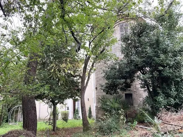Maison 1100 m²