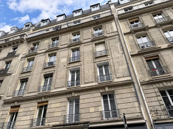 Paris 18 ème Mairie du 18 ème 29 m2 à rénover avec fort