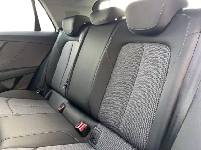 Audi Q2 35 tfsi 150 s tronic 7 — photo 14