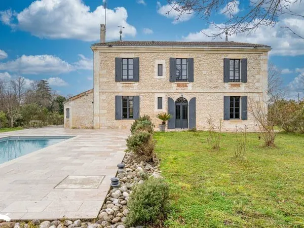 Maison 6 pièces 234 m²