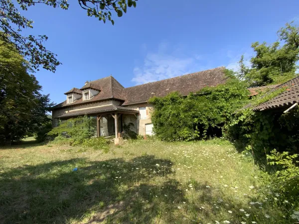 A vendre proche rivière Dordogne, grande maison en pierre, dépendances, terrain 2 hectares, secteur 