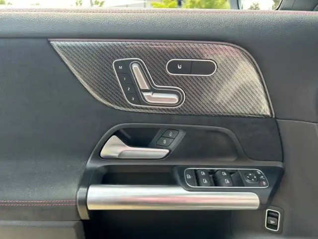 Mercedes Gla 200 d amg line — photo 16