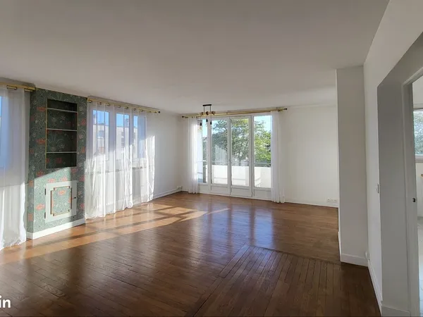 Appartement 3 pièces - 65 m² - Etage 3/9 - Limite Joinville